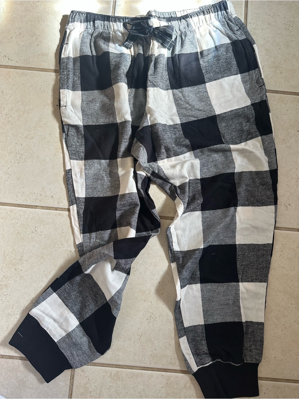 Old Navy Black & White Buffalo Plaid Jogger Pants